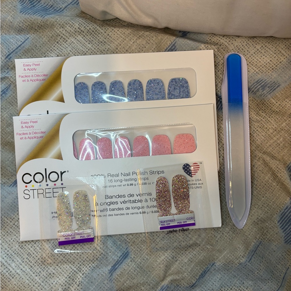 Color Street 100% dry nail polish.